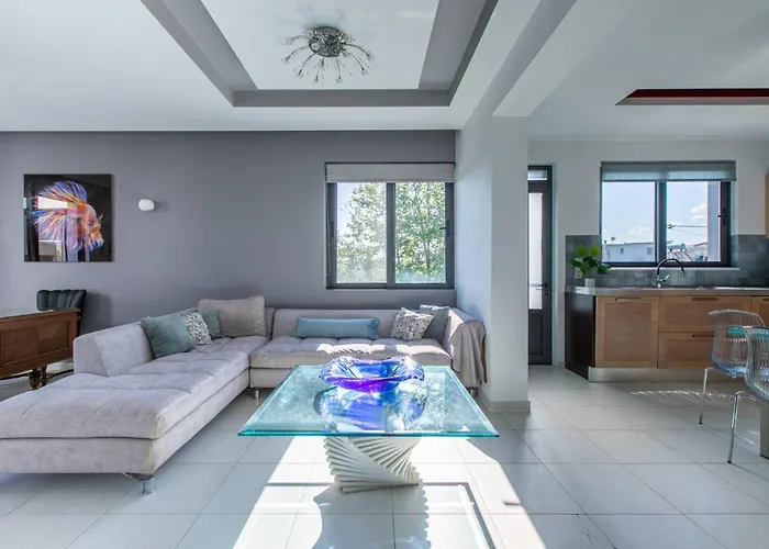 Crystal Waves Lux Villa-homeleader *