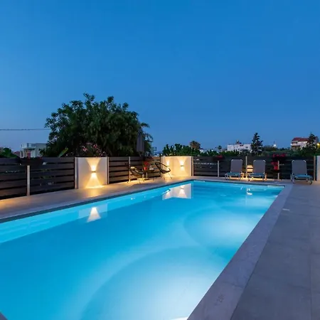 Crystal Waves Lux Villa-homeleader *