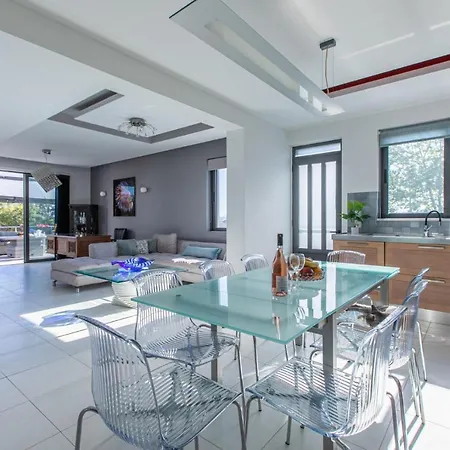 Crystal Waves Lux Villa-homeleader La Canea