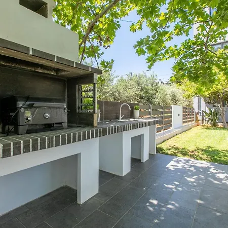 Crystal Waves Lux Villa-homeleader *