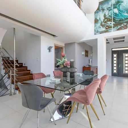 Crystal Waves Lux Villa-homeleader Willa *