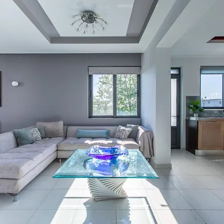 Crystal Waves Lux Villa-homeleader *