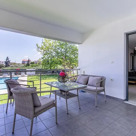 Crystal Waves Lux Villa-homeleader
