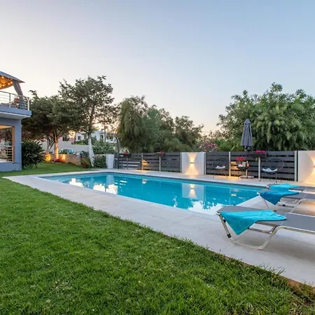 Crystal Waves Lux Villa-homeleader