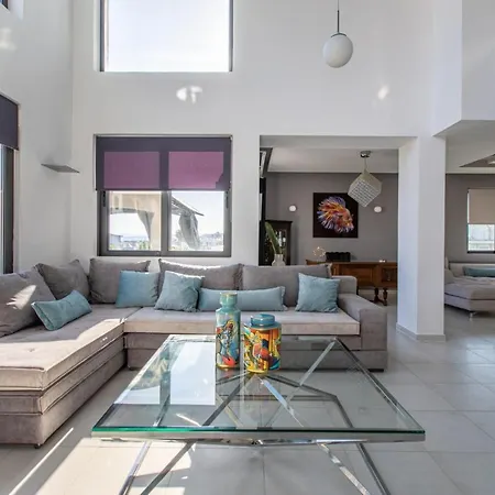 Crystal Waves Lux Villa-homeleader *