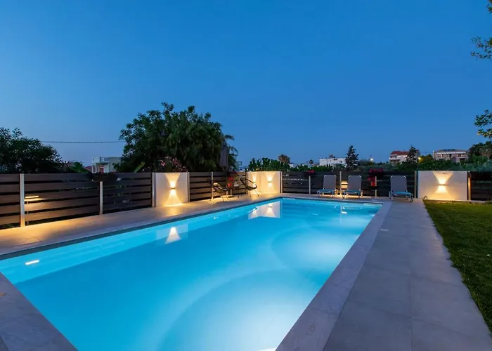 Crystal Waves Lux Villa-homeleader *