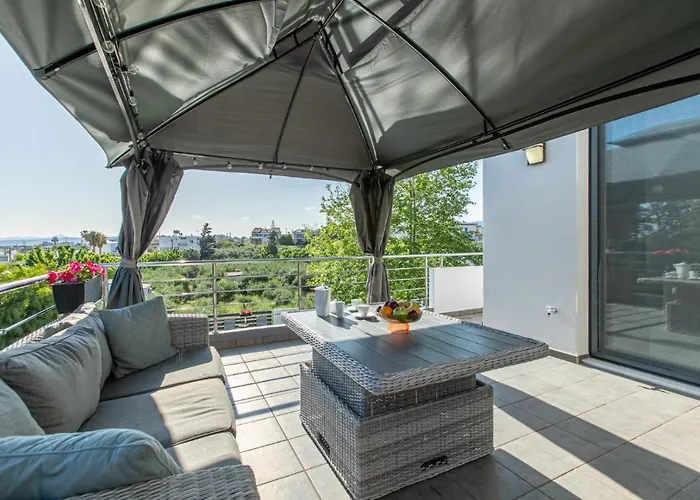 Crystal Waves Lux Villa-homeleader *