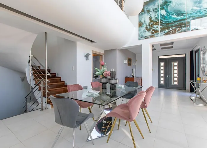 Crystal Waves Lux Villa-homeleader Villa *