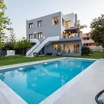 Crystal Waves Lux Villa-homeleader Villa *