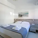 Crystal Waves Lux Villa-homeleader Villa Hriszí Aktí Haniá