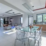 Crystal Waves Lux Villa-homeleader *