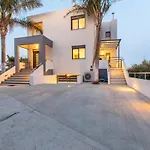 Crystal Waves Lux Villa-homeleader Villa