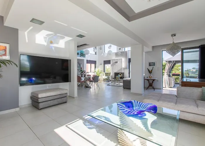 Crystal Waves Lux Villa-homeleader *