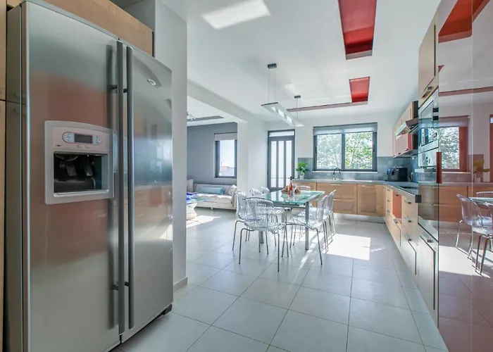 Crystal Waves Lux Villa-homeleader *