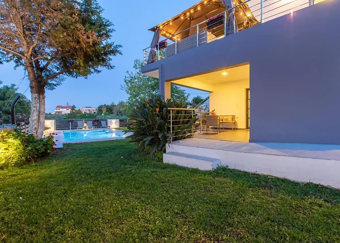 Crystal Waves Lux Villa-homeleader