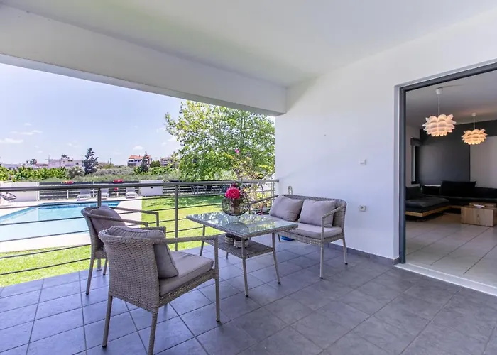 Crystal Waves Lux Villa-homeleader