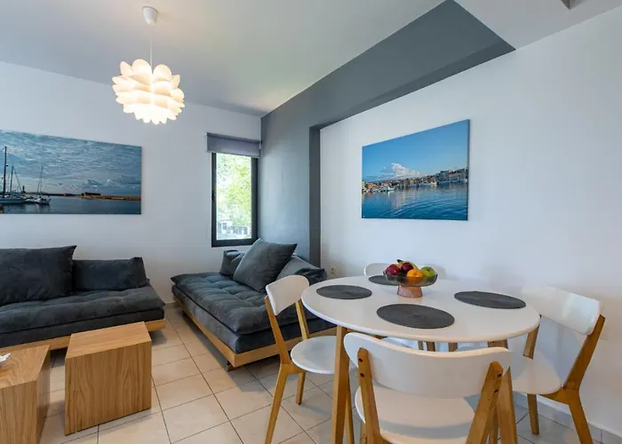 Crystal Waves Lux Villa-homeleader